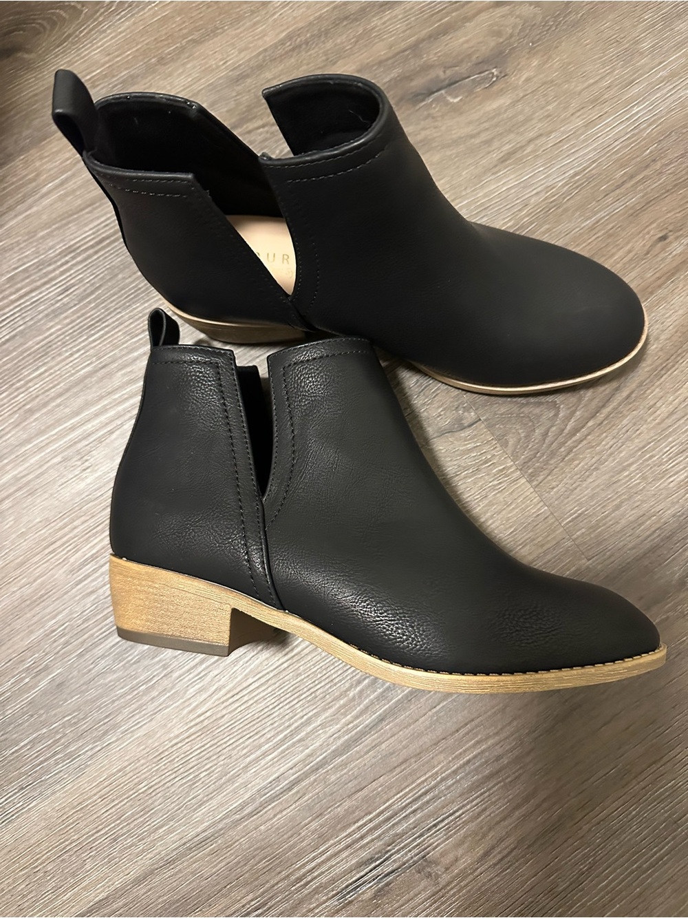 Women's Black Ankle Booties with Low Block Heel size 7.5